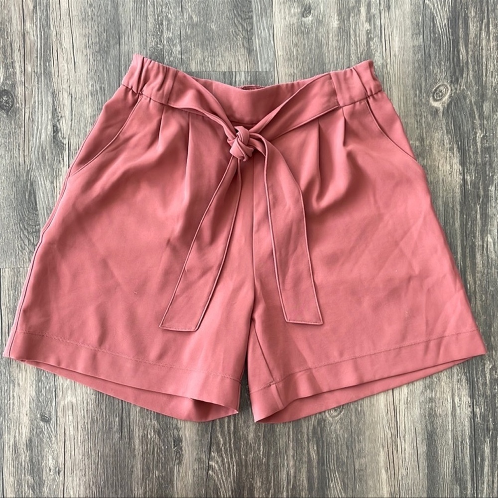 Lululemon Noir Short 5.5"